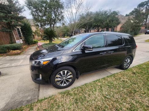 Used 2016 Kia Sedona SX image 2