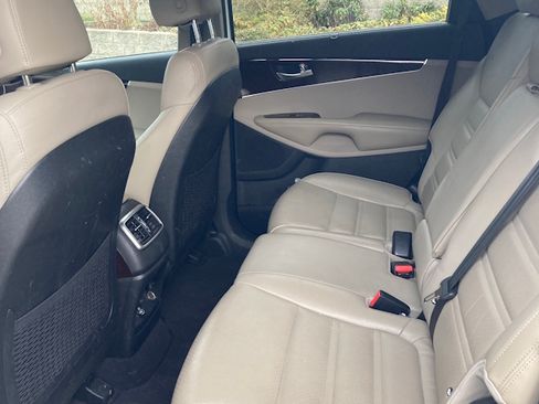 Used 2018 Kia Sorento EX image 17