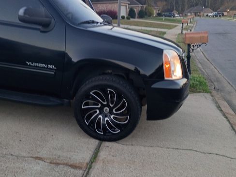 Used 2012 GMC Yukon XL SLT w/ SLT-2 Equipment Package image 19