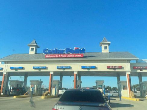 Used 2011 Mercedes-Benz E 550 4MATIC Sedan image 4