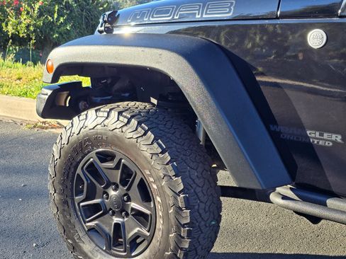 Used 2013 Jeep Wrangler Unlimited Sahara image 10