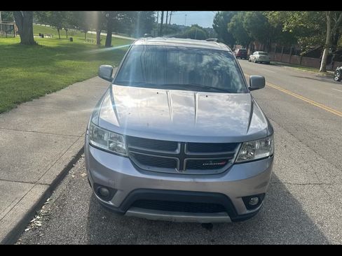 Used 2017 Dodge Journey SXT w/ Comfort/Convenience Group image 4