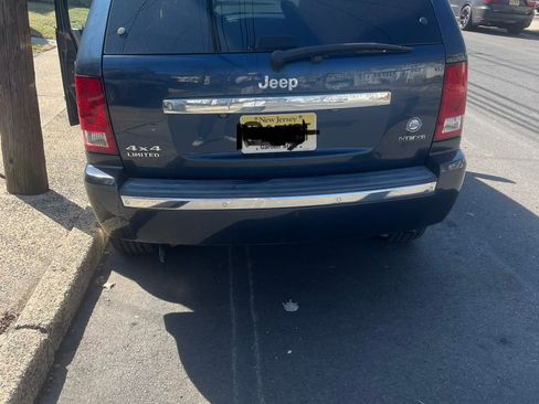 Used 2010 Jeep Grand Cherokee Limited image 10