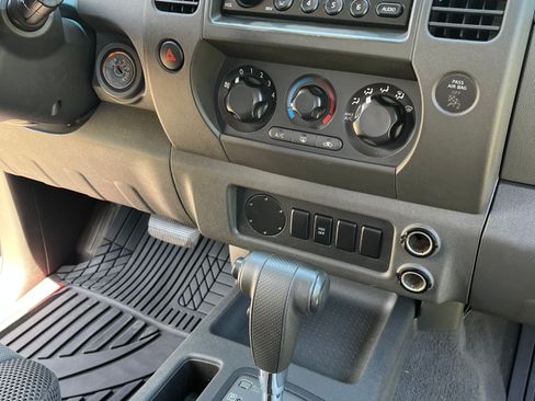 Used 2006 Nissan Xterra S w/ (U01) Utility Pkg RWD image 17