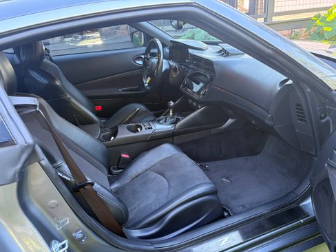 Used 2024 Nissan Z Performance w/ Floor Mat Package RWD image 6