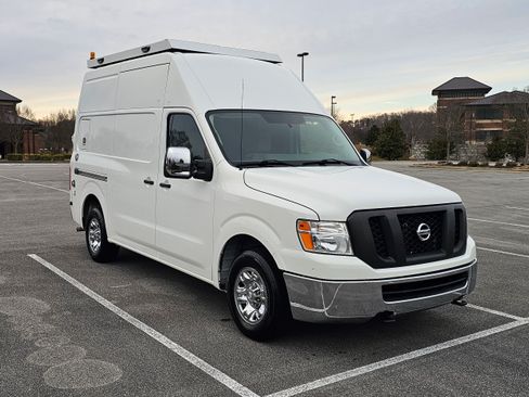 Used 2016 Nissan NV 3500 SV w/ Technology Package image 2