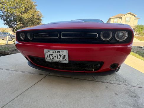 Used 2021 Dodge Challenger SXT image 6