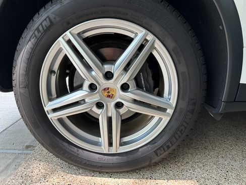 Used 2016 Porsche Cayenne AWD/4WD image 6