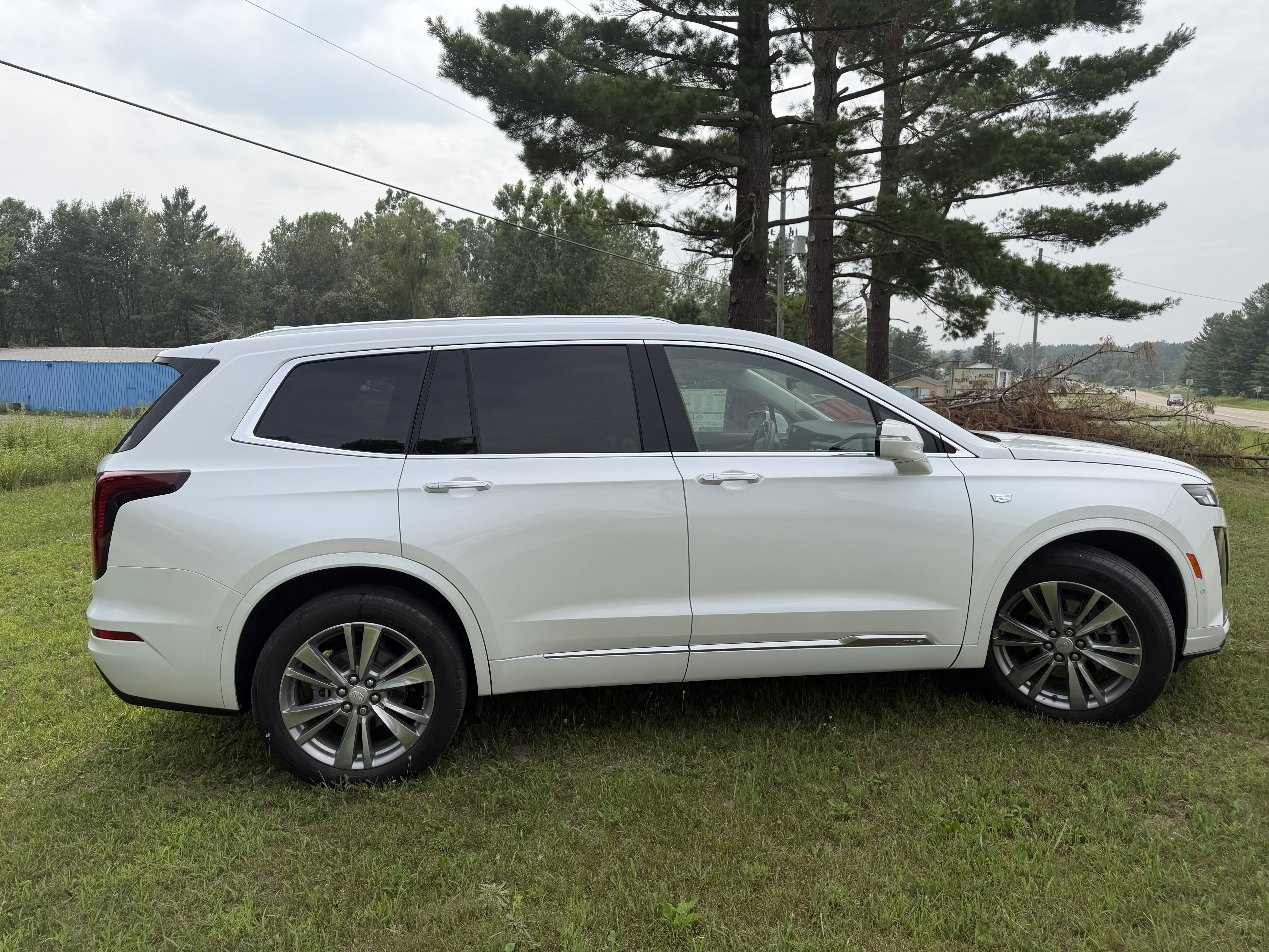 Used 2023 Cadillac XT6 Premium Luxury w/ Technology Package AWD/4WD image 2