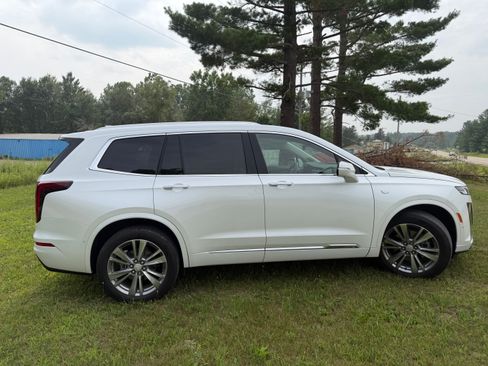 Used 2023 Cadillac XT6 Premium Luxury w/ Technology Package AWD/4WD image 2