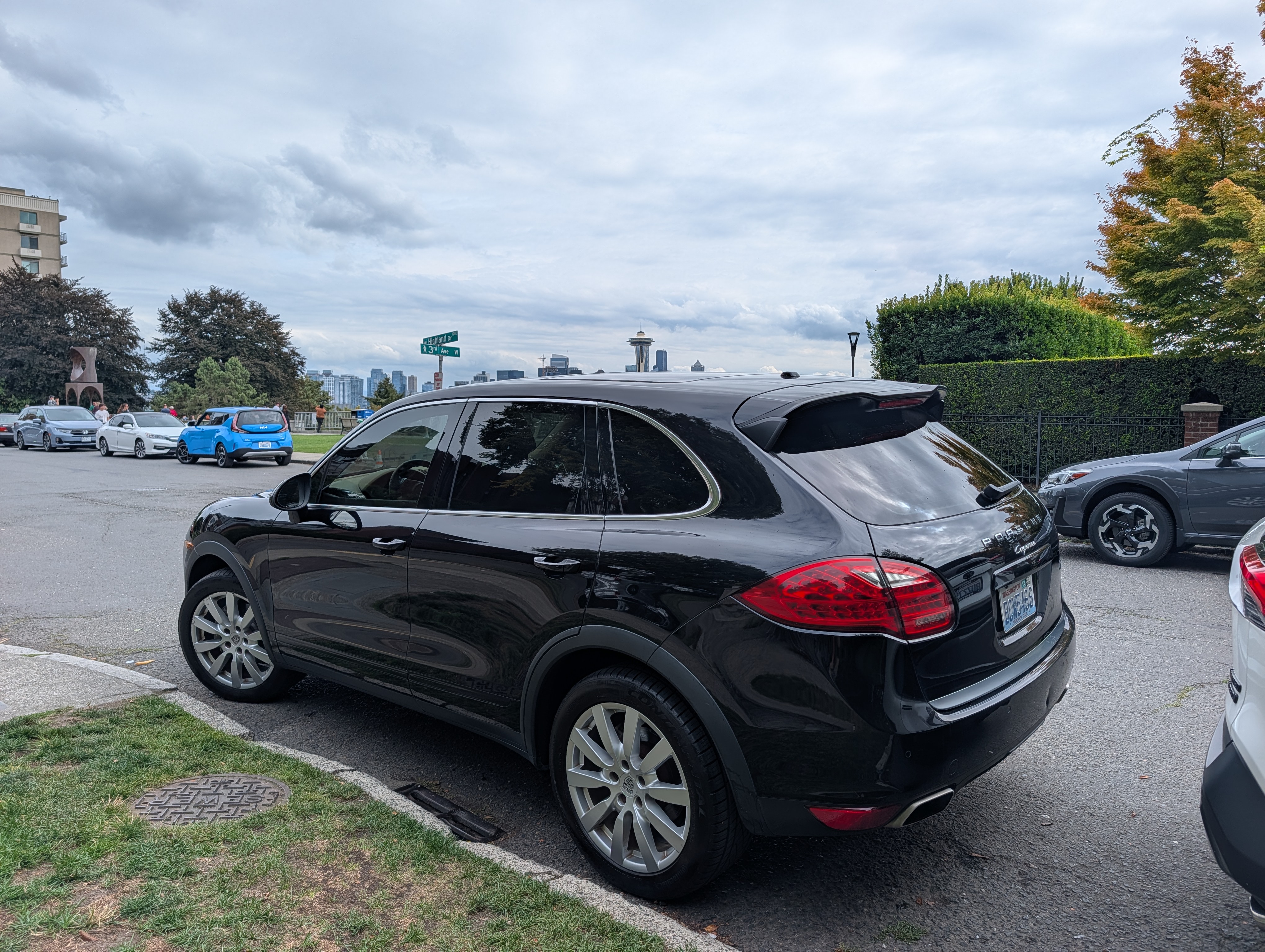 Used 2011 Porsche Cayenne AWD/4WD image 2