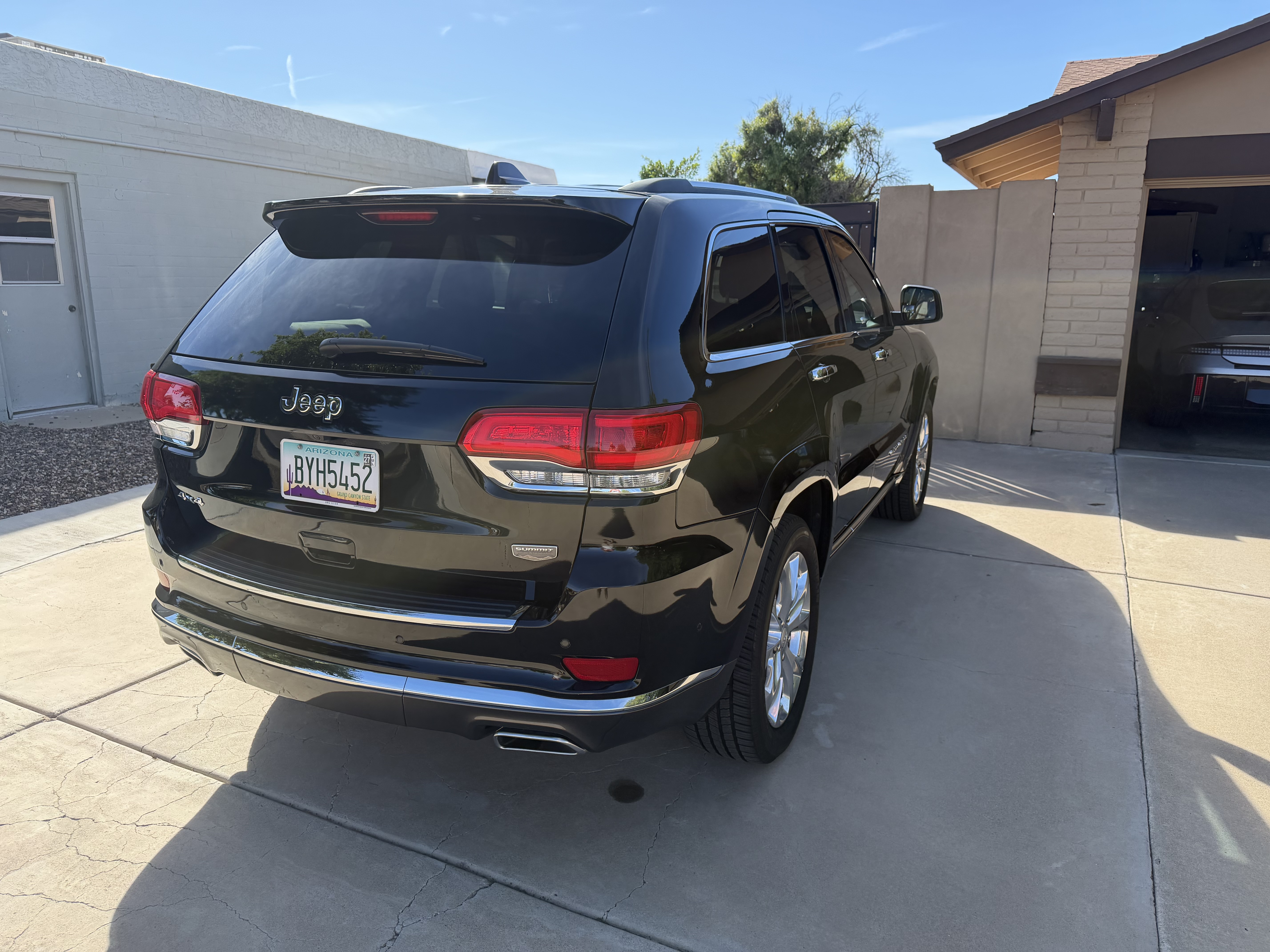 Used 2020 Jeep Grand Cherokee Summit AWD/4WD image 4
