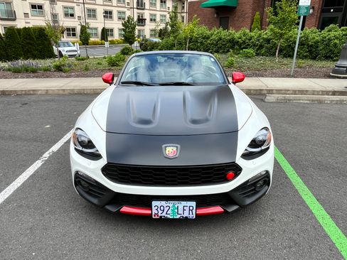 Used 2018 FIAT 124 Spider Abarth w/ Convenience Group RWD image 17