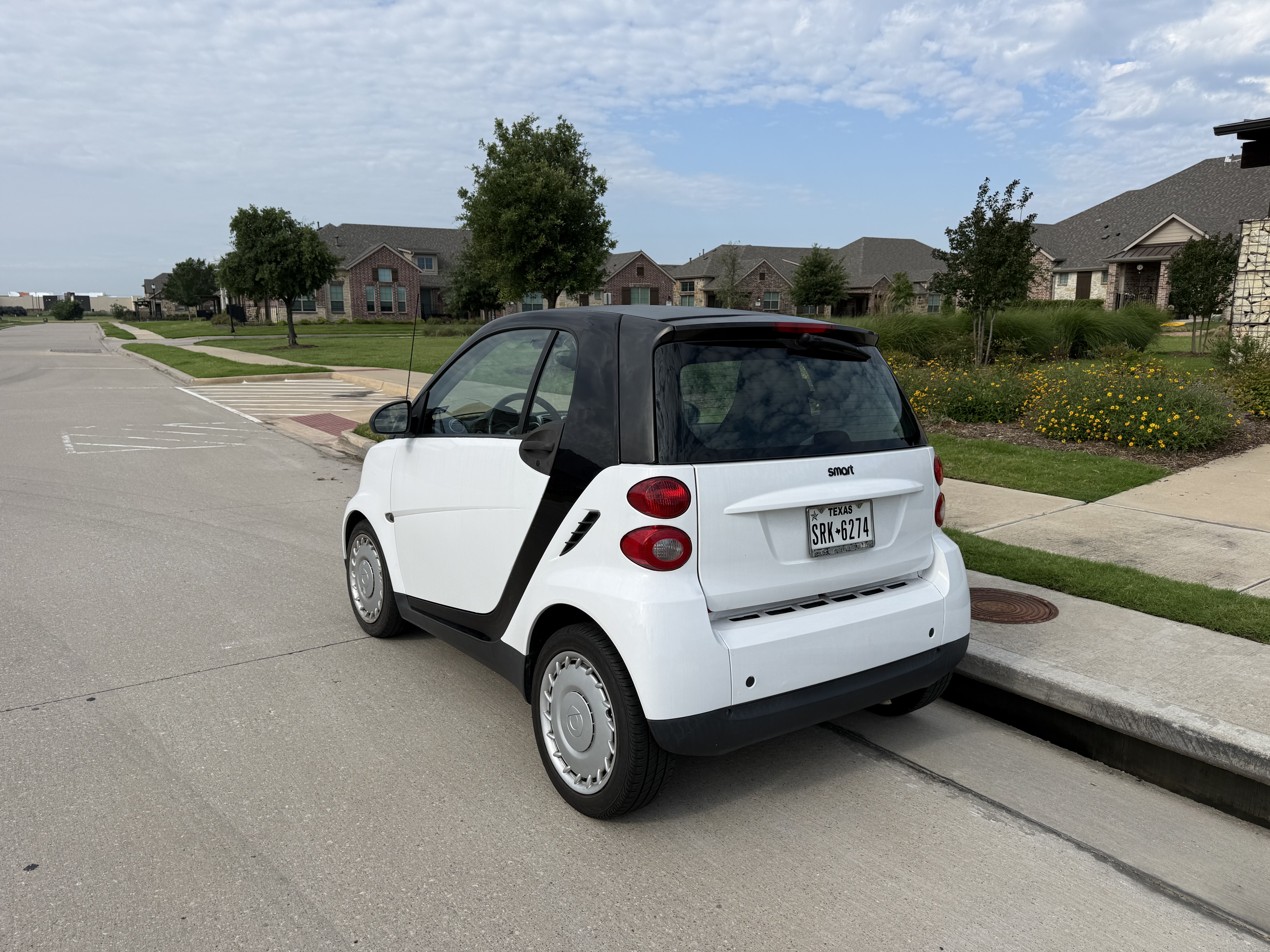 Used 2012 smart fortwo pure RWD image 1