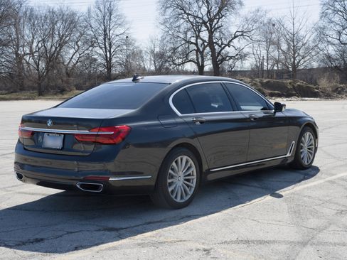 Used 2017 BMW 740i xDrive image 9