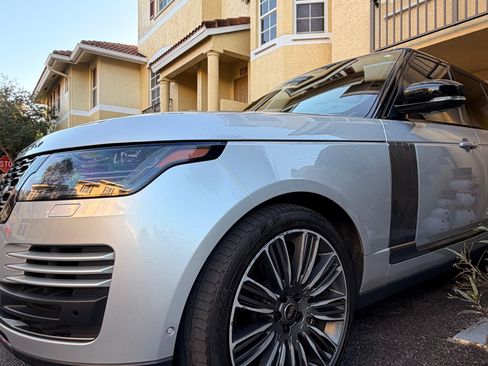 Used 2020 Land Rover Range Rover HSE image 10