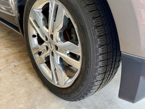 Used 2012 Ford Edge SEL FWD image 29