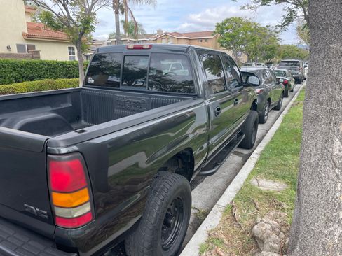Used 2005 GMC Sierra 1500 SLT w/ Light Duty Power Package image 16