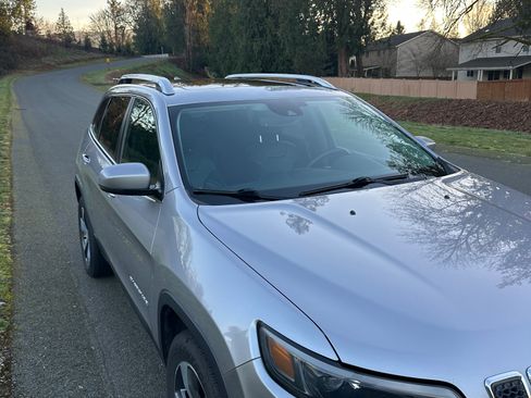 Used 2019 Jeep Cherokee Limited w/ Technology Group image 17