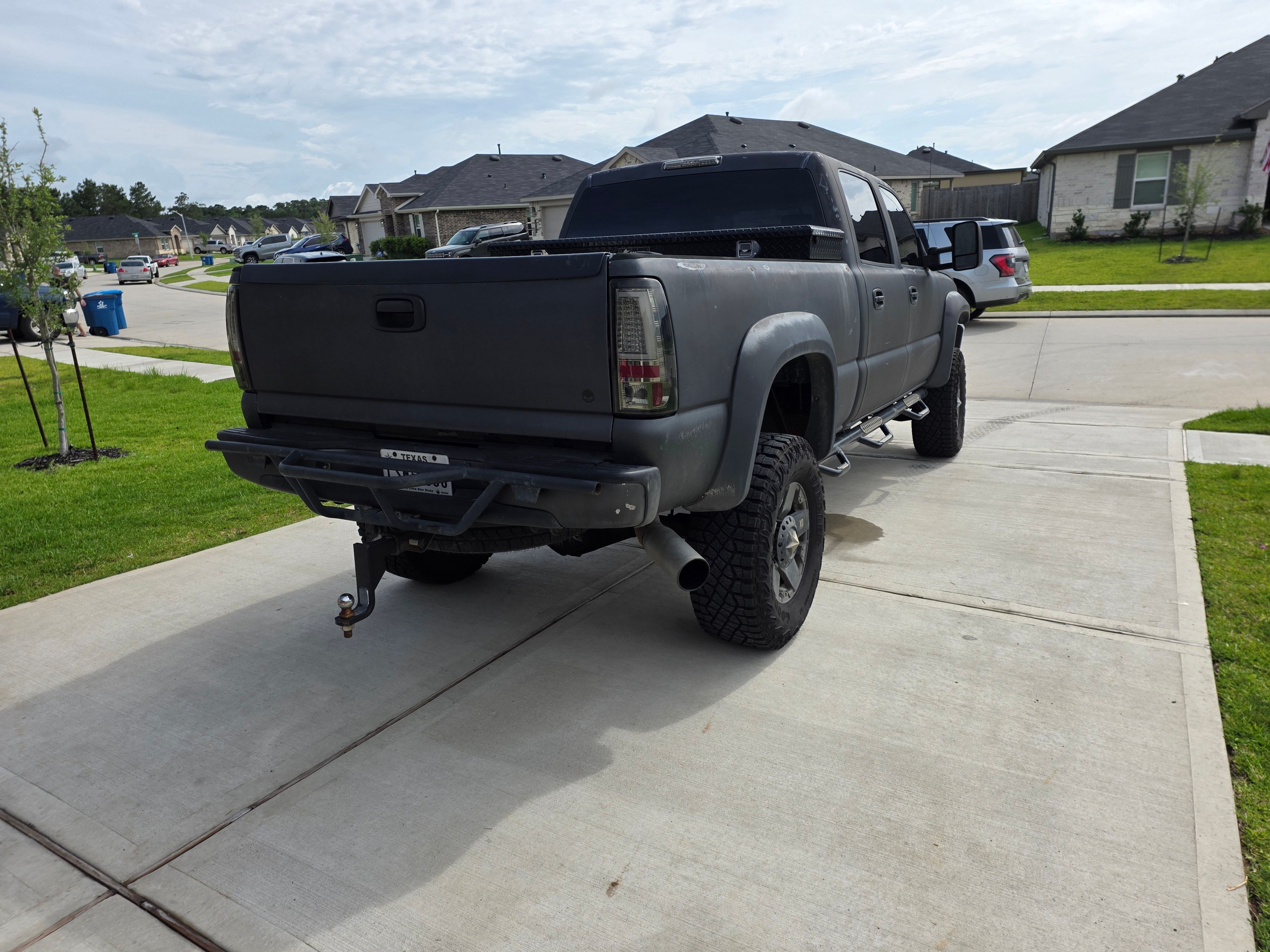 Used 2005 Chevrolet Silverado 2500 LS w/ Heavy-Duty Power Package AWD/4WD image 11