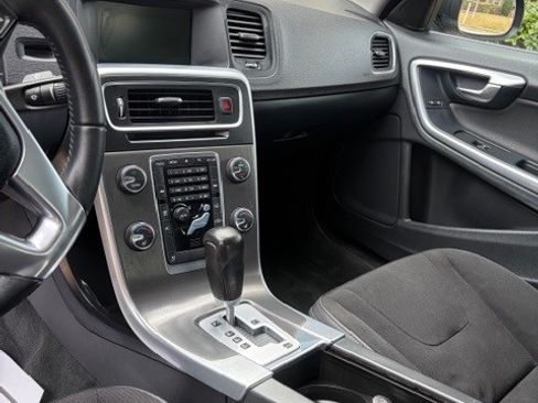 Used 2012 Volvo S60 T5 image 10