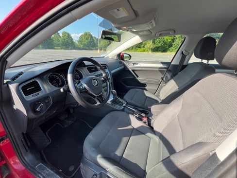 Used 2017 Volkswagen Golf S FWD image 20