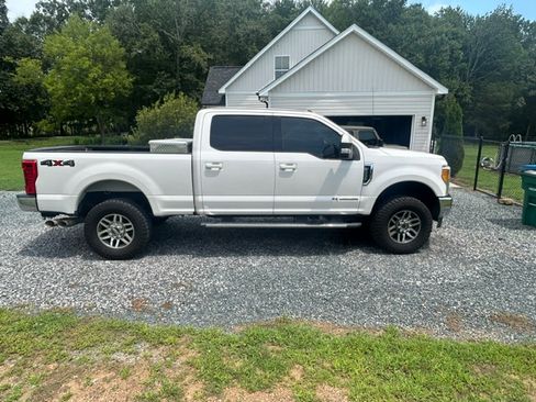 Used 2017 Ford F250 Lariat w/ Lariat Value Package AWD/4WD image 2