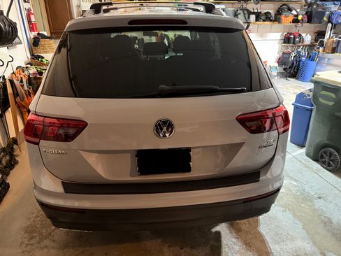 Used 2018 Volkswagen Tiguan S image 10