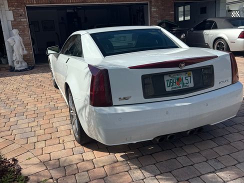 Used 2008 Cadillac XLR V image 8