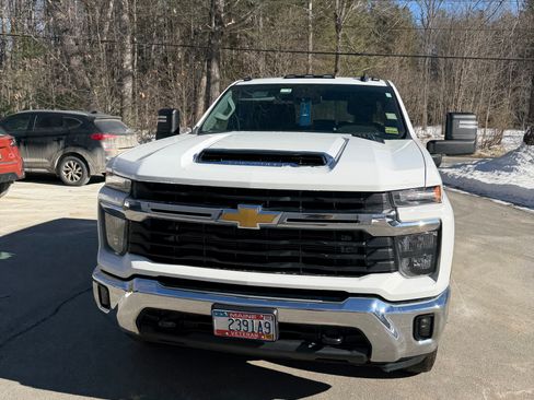 Used 2024 Chevrolet Silverado 3500 LT w/ Convenience Package image 9