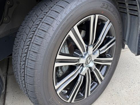 Used 2021 Lexus LX 570 4WD w/ Luxury Package image 15