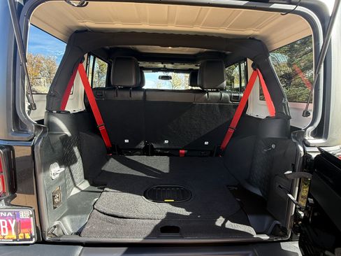 Used 2018 Jeep Wrangler Unlimited Rubicon image 24