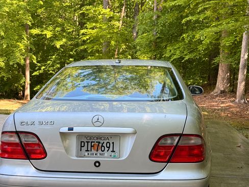 Used 2000 Mercedes-Benz CLK 320 Coupe image 10