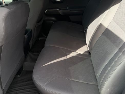 Used 2017 Toyota Tacoma TRD Sport image 21