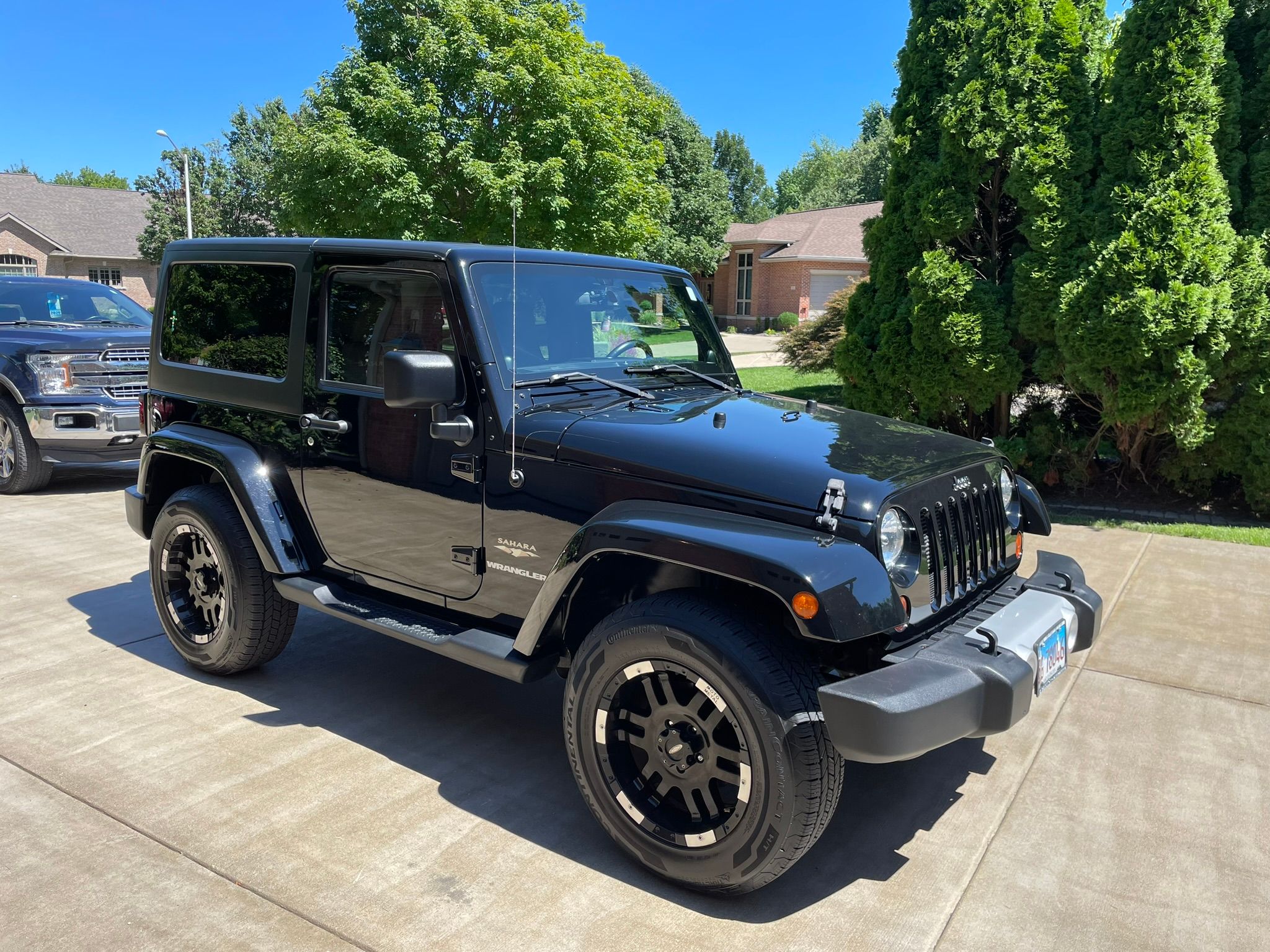 Used 2013 Jeep Wrangler Sahara w/ Connectivity Group AWD/4WD image 2