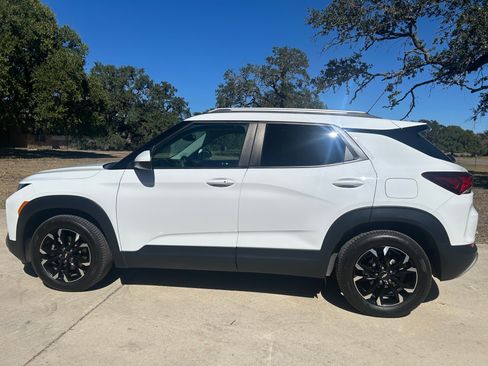Used 2021 Chevrolet TrailBlazer LT w/ Sun and Liftgate Package image 1