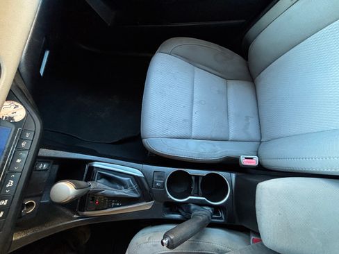 Used 2014 Toyota Corolla LE image 12