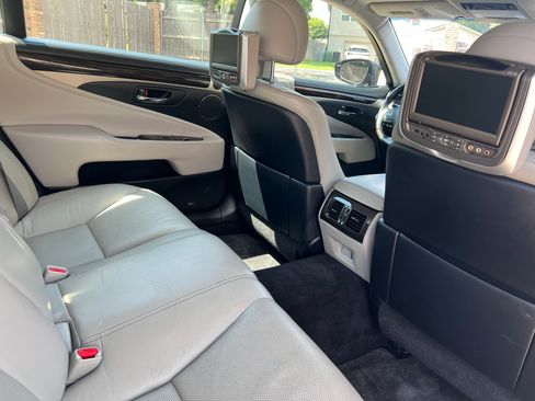 Used 2013 Lexus LS 460 L w/ Preferred Accessory Package RWD image 13