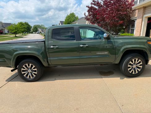 Used 2022 Toyota Tacoma Limited AWD/4WD image 2