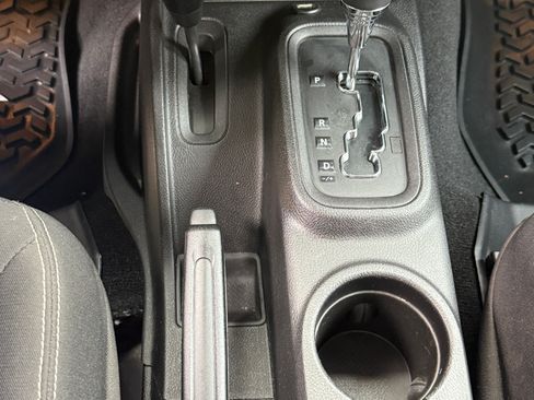 Used 2016 Jeep Wrangler Unlimited Sahara w/ Connectivity Group image 26