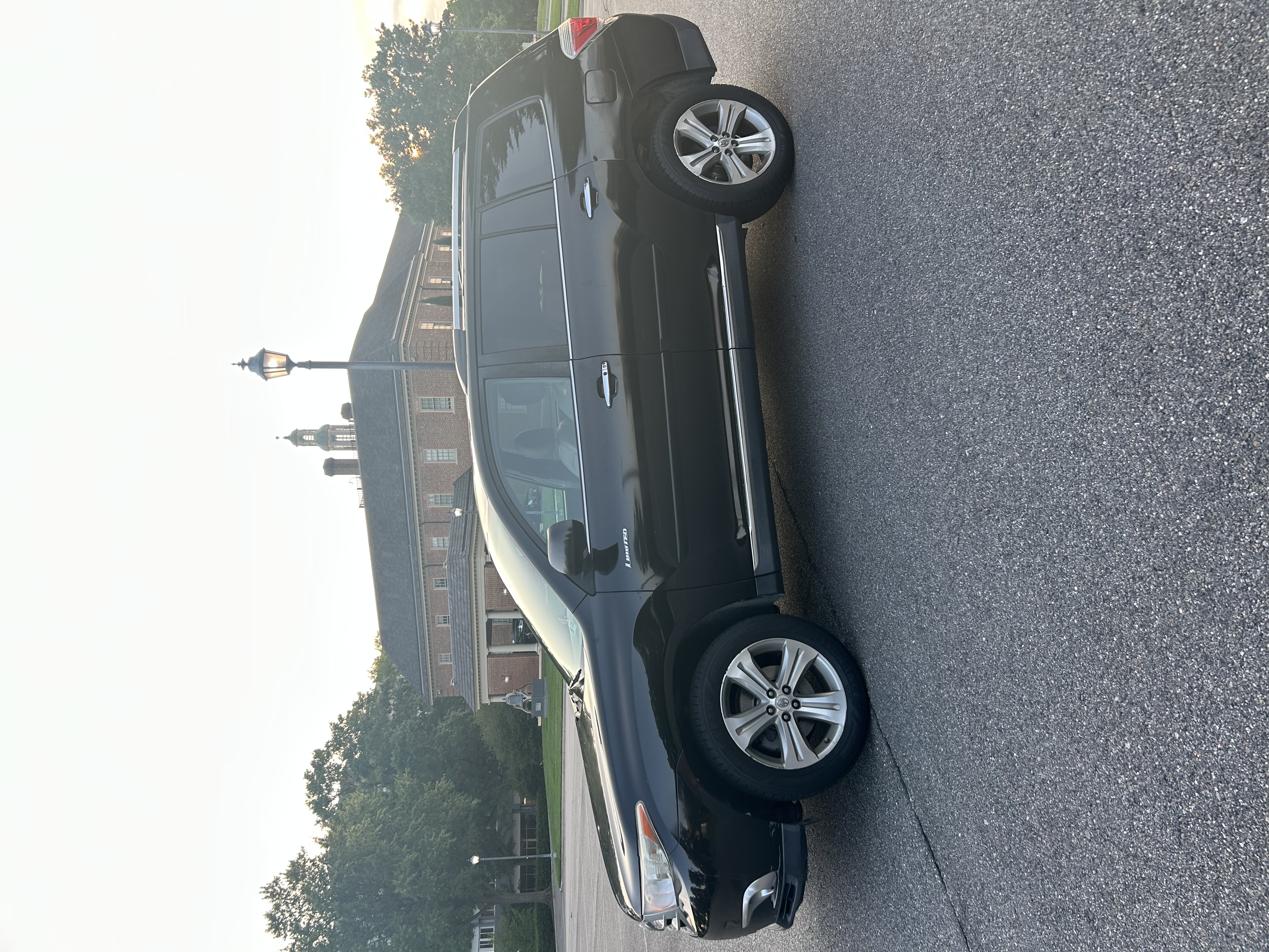 Used 2012 Toyota Highlander Limited w/ Tow Pkg AWD/4WD image 2