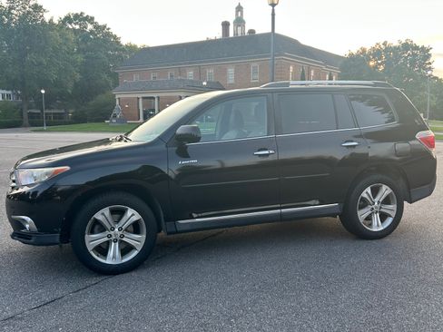 Used 2012 Toyota Highlander Limited w/ Tow Pkg AWD/4WD image 2
