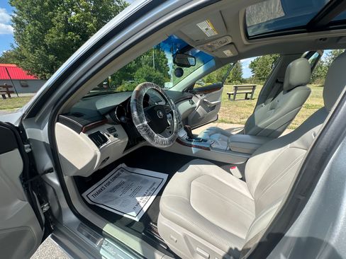 Used 2010 Cadillac CTS Luxury RWD image 19