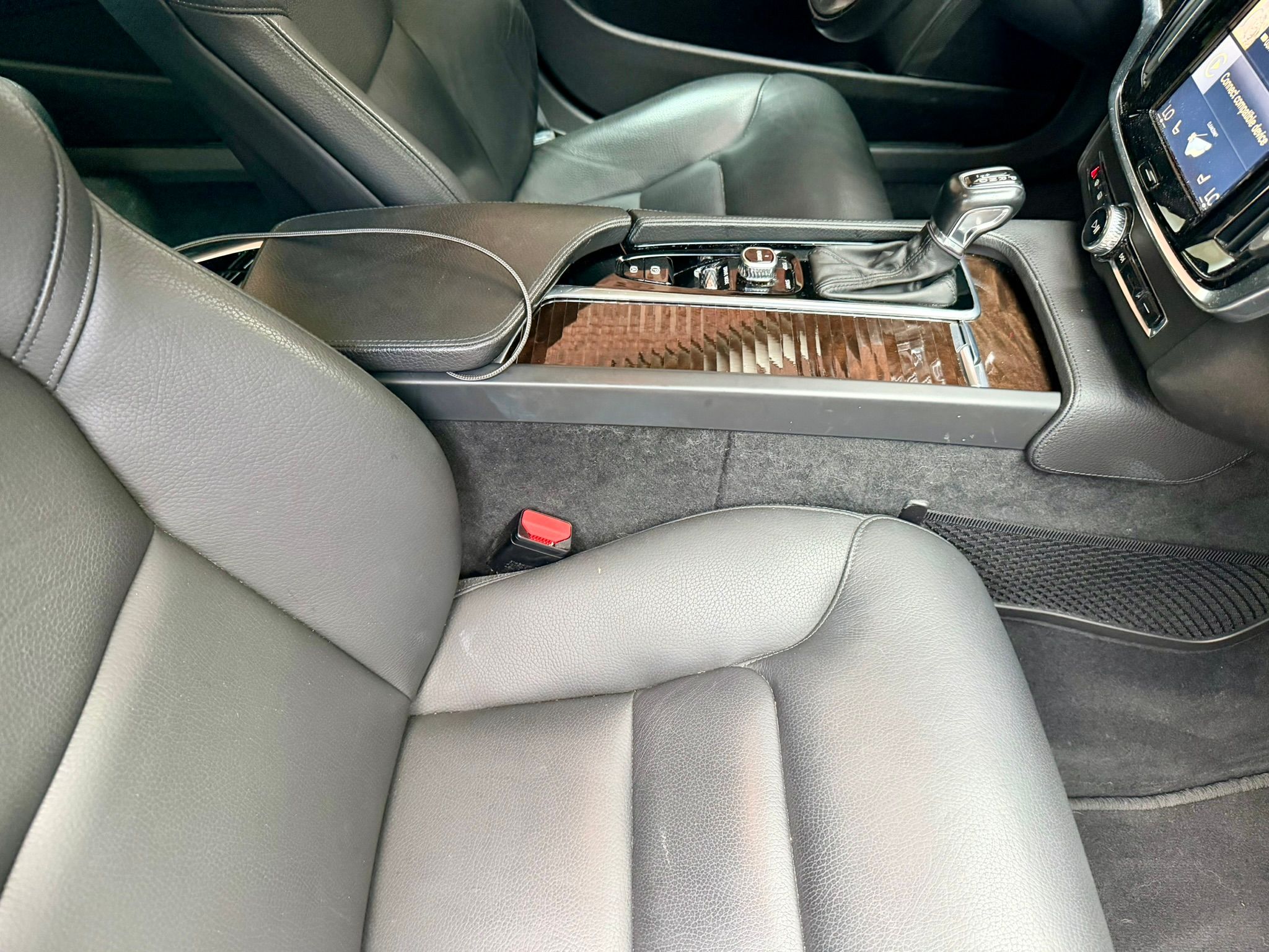 Used 2018 Volvo S90 T5 Momentum FWD image 17