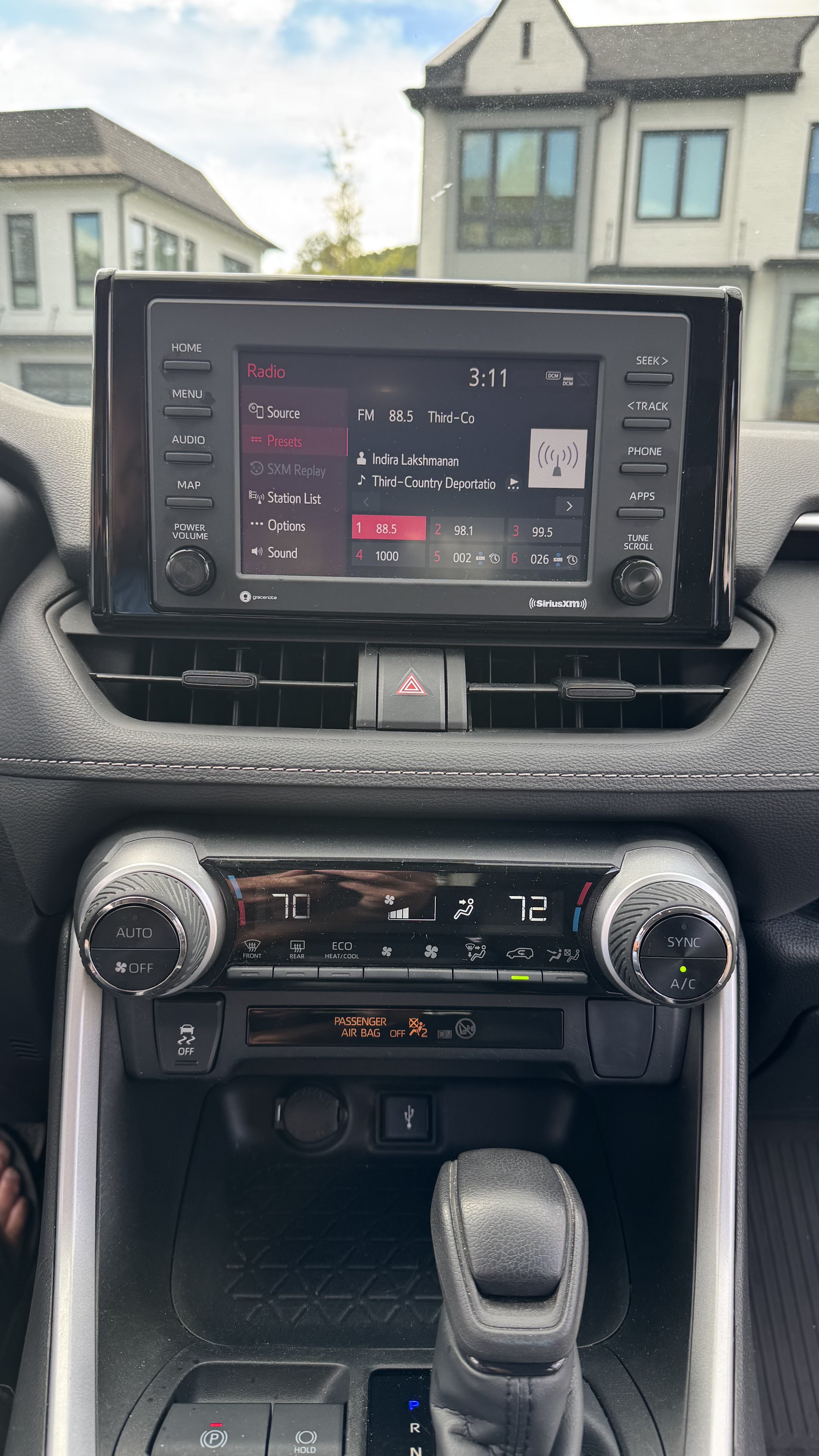 Used 2022 Toyota RAV4 XLE AWD/4WD image 18