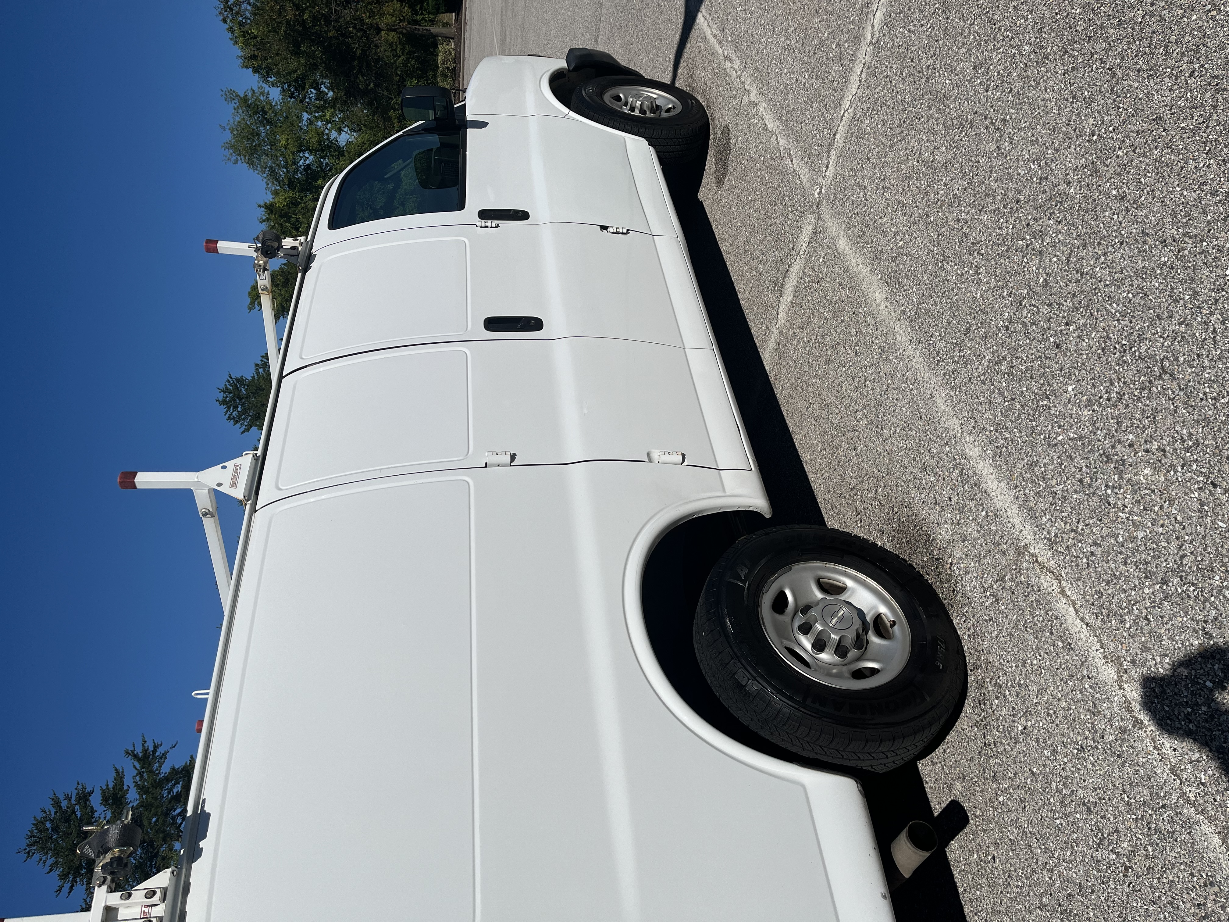 Used 2019 Chevrolet Express 3500 w/ Driver Convenience Package RWD image 12