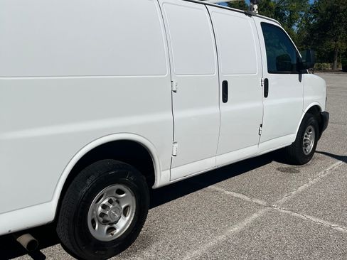 Used 2019 Chevrolet Express 3500 w/ Driver Convenience Package RWD image 12
