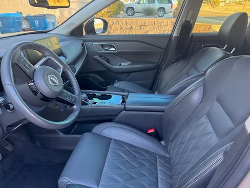 Used 2024 Nissan Rogue Platinum FWD image 8