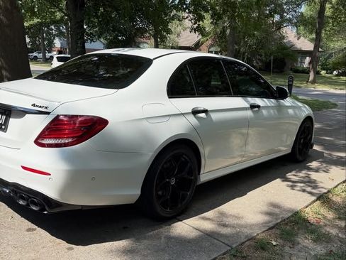 Used 2017 Mercedes-Benz E 300 4MATIC image 4