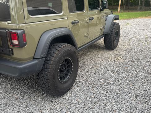 Used 2025 Jeep Wrangler Unlimited Sport AWD/4WD image 9